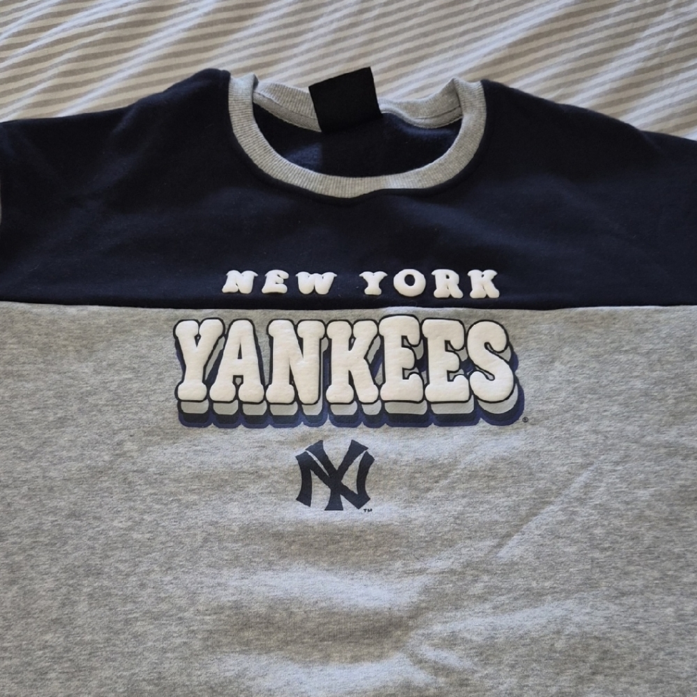 New York Yankees Sweat Shirt - Navy and Gray